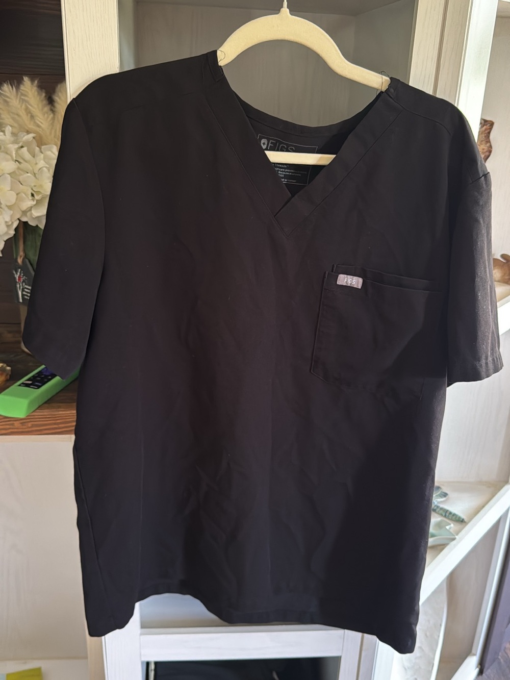 Figs Men's Black V-Neck Scrub Top with Chest Pocket